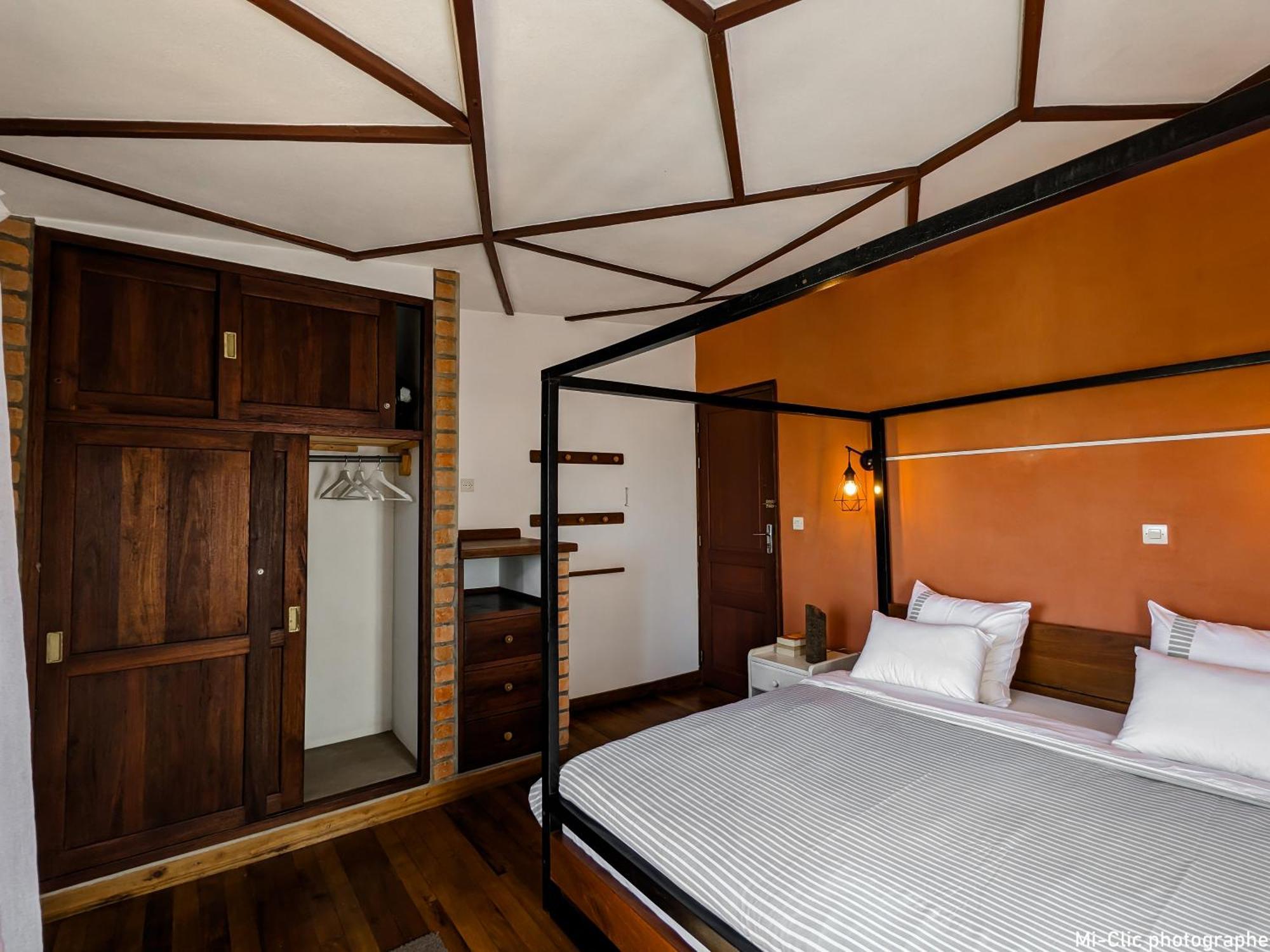 פיאנרנטסואה Manga Blue'S Guest House מראה חיצוני תמונה